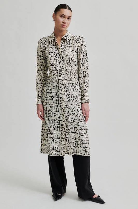 Maluka Dress in French Oak from SECOND FEMALE at Edito boutique Maluka Dress in French Oak from SECOND FEMALE at Edito boutique