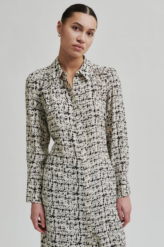 Maluka Dress in French Oak from SECOND FEMALE at Edito boutique Maluka Dress in French Oak from SECOND FEMALE at Edito boutique