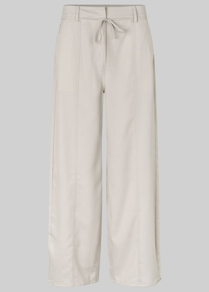 Amaze Cargo Trousers in Beige from Second Female