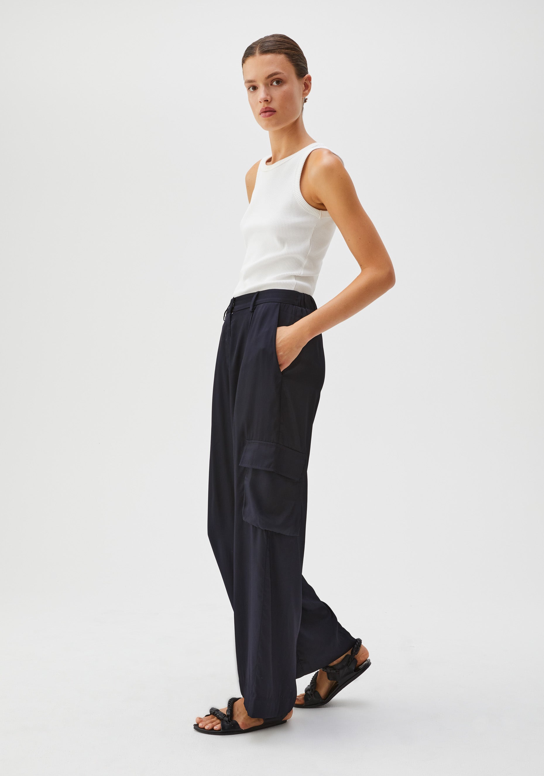 Morrison Ursula Pants in Navy