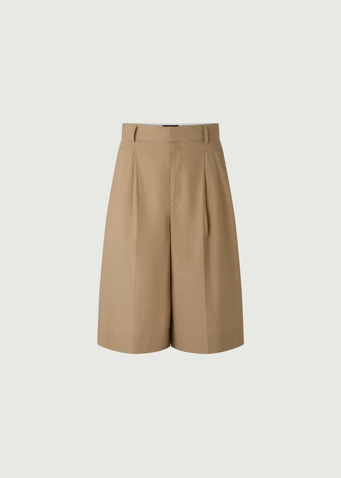 Imogen Bermuda Shorts in Sand from Soeur