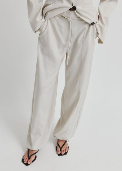 Amaze Cargo Trousers in Beige from SECOND FEMALE at Edito Boutique