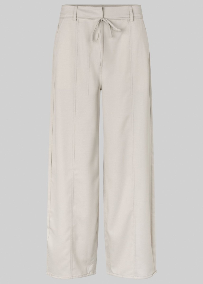 Amaze Cargo Trousers in Beige from SECOND FEMALE at Edito Boutique