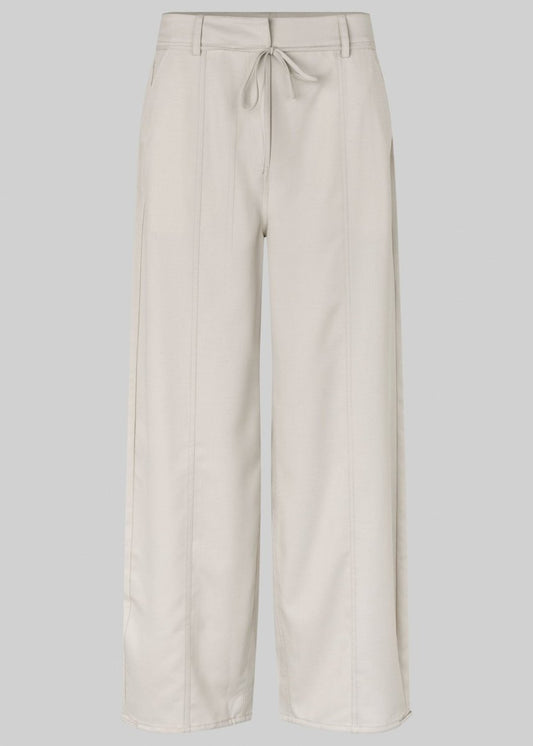 Amaze Cargo Trousers in Beige from SECOND FEMALE at Edito Boutique