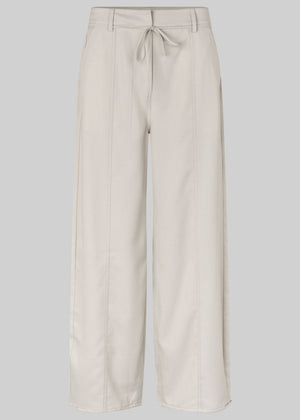 Amaze Cargo Trousers in Beige from SECOND FEMALE at Edito Boutique