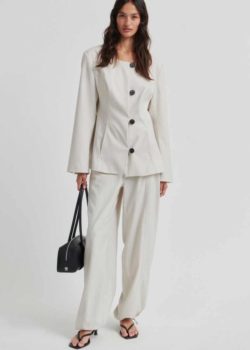 Amaze Cargo Trousers in Beige from SECOND FEMALE at Edito Boutique
