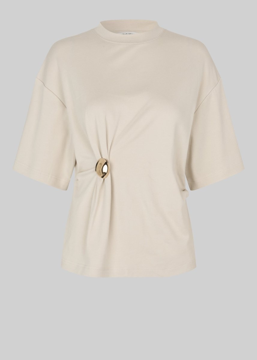 Enora Brooch Tee in Beige from SECOND FEMALE at Edito Boutique