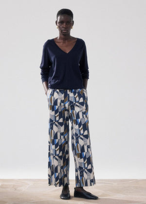 Miatile Sweater in Navy from HARTFORD at Edito boutique