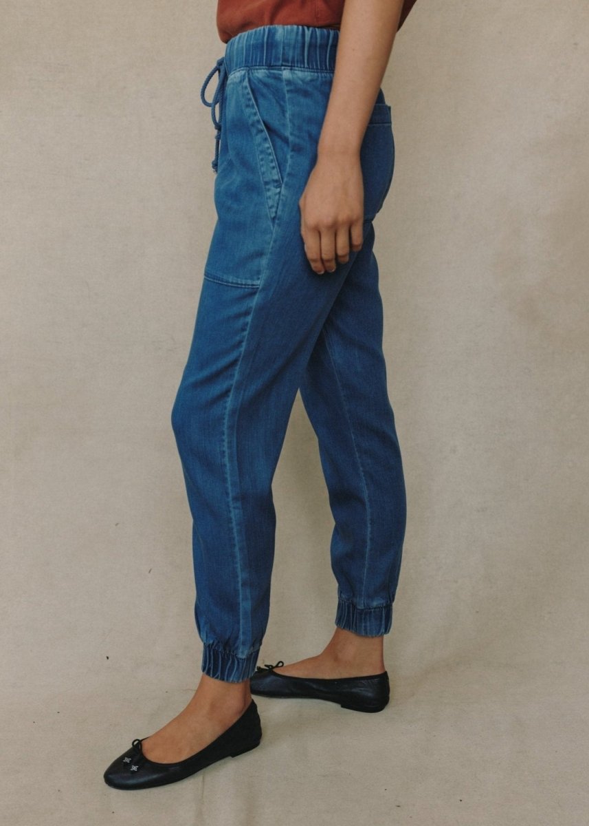 Pocket Jogger in Indigo from BELLA DAHL at Edito boutique